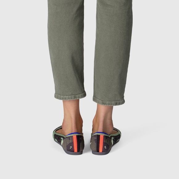 Rothys | The Point in Olive Camo 7.5 - Picture 10 of 11